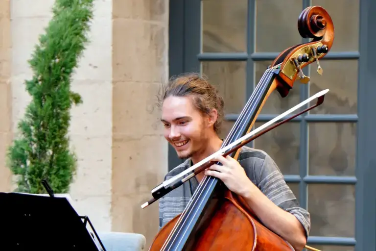 Béla Bluche, contrebasse (Kontrabass)